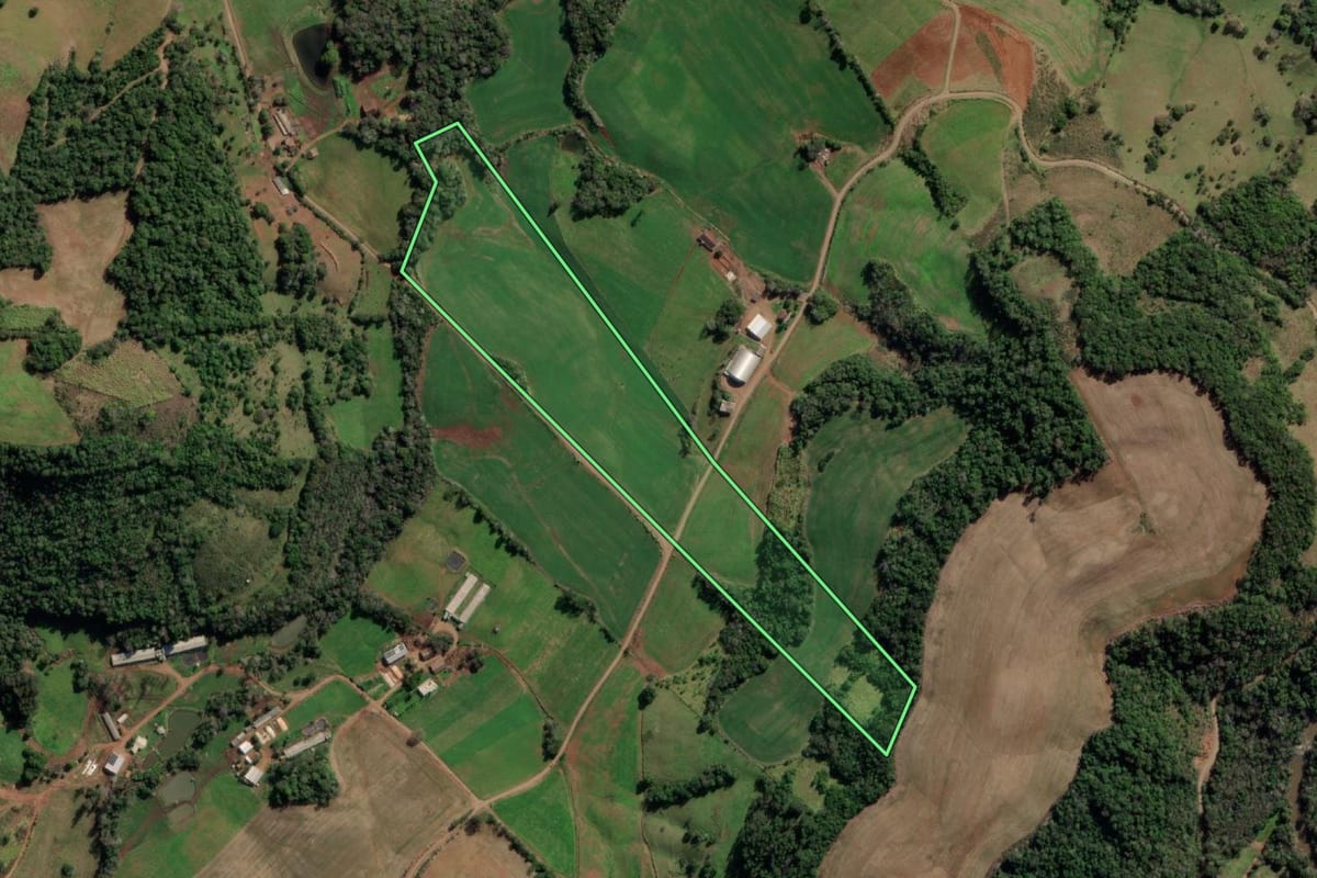 Imagem de satélite do imóvel rural em Erval Seco (RS), com o contorno declarado no CAR desenhado por cima.