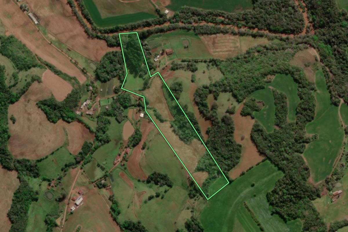 Imagem de satélite do imóvel rural em Erval Seco (RS), com o contorno declarado no CAR desenhado por cima.
