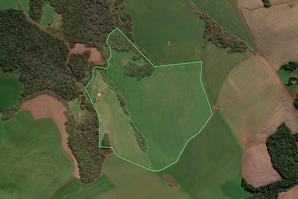Imagem de satélite do imóvel rural em Erval Seco (RS), com o contorno declarado no CAR desenhado por cima.