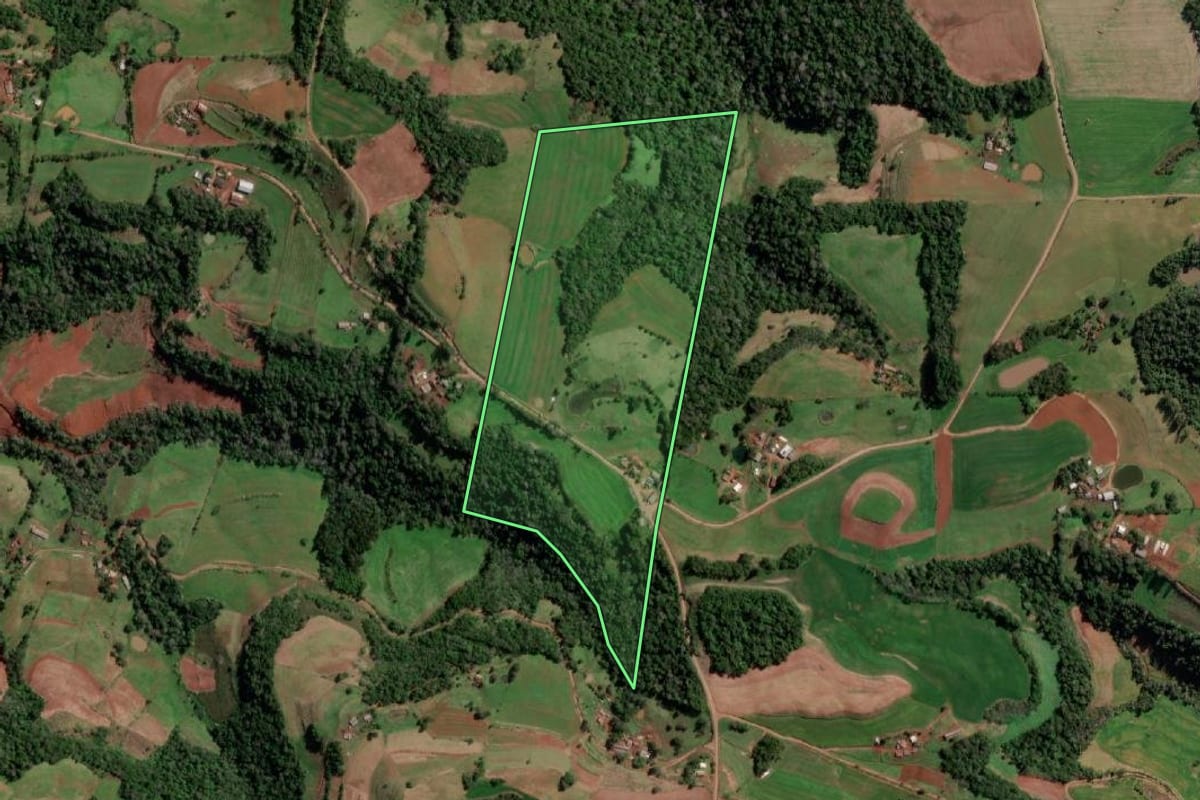 Imagem de satélite do imóvel rural em Erval Seco (RS), com o contorno declarado no CAR desenhado por cima.