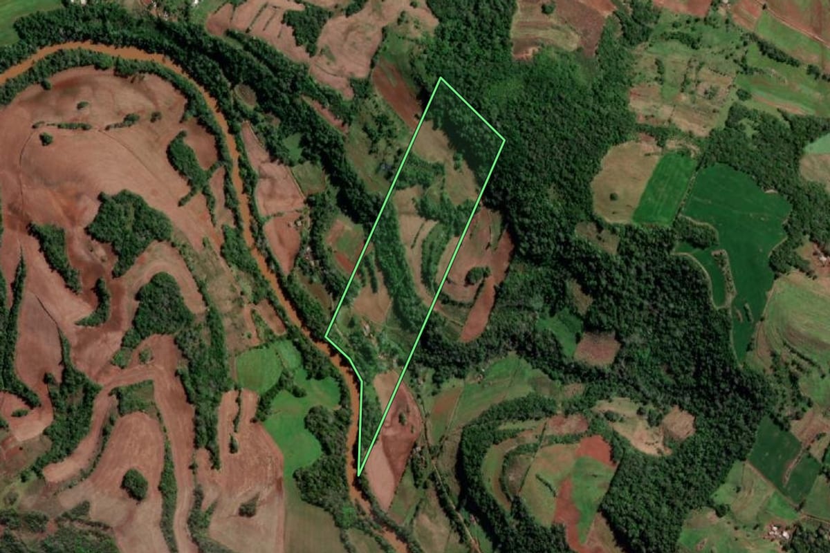 Imagem de satélite do imóvel rural em Erval Seco (RS), com o contorno declarado no CAR desenhado por cima.