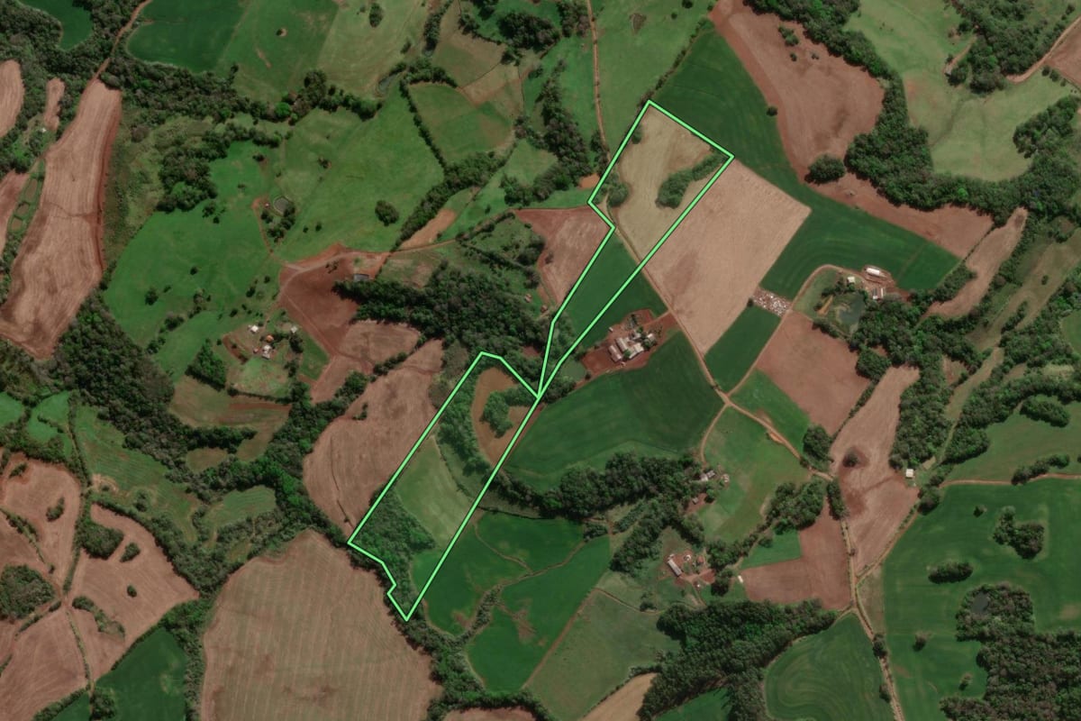 Imagem de satélite do imóvel rural em Erval Seco (RS), com o contorno declarado no CAR desenhado por cima.