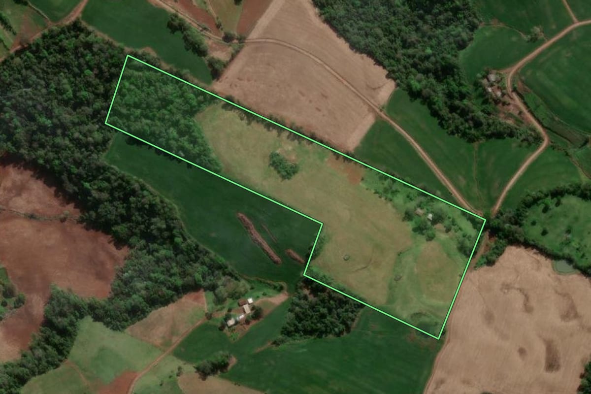 Imagem de satélite do imóvel rural em Erval Seco (RS), com o contorno declarado no CAR desenhado por cima.