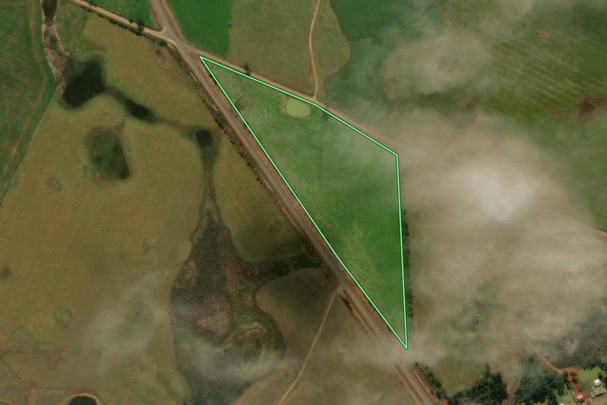 Imagem de satélite do imóvel rural em Esmeralda (RS), com o contorno declarado no CAR desenhado por cima.