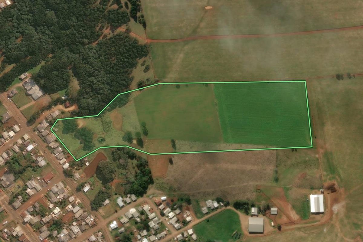 Imagem de satélite do imóvel rural em Esmeralda (RS), com o contorno declarado no CAR desenhado por cima.