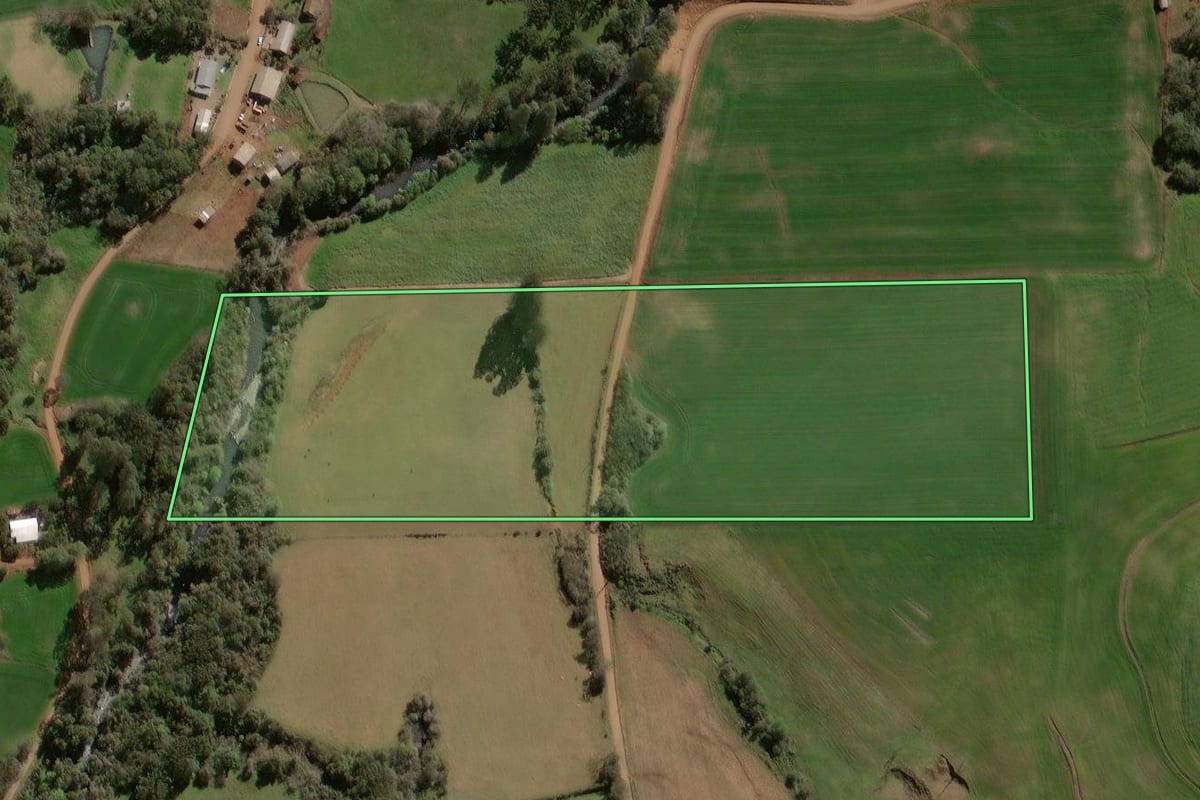 Imagem de satélite do imóvel rural em Espumoso (RS), com o contorno declarado no CAR desenhado por cima.
