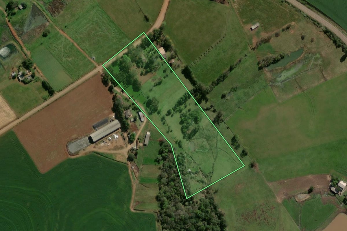Imagem de satélite do imóvel rural em Espumoso (RS), com o contorno declarado no CAR desenhado por cima.