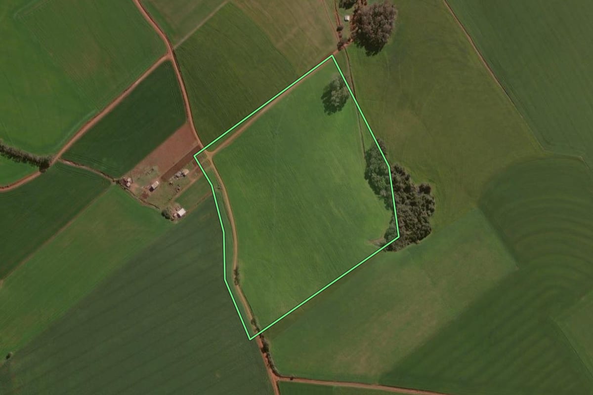 Imagem de satélite do imóvel rural em Espumoso (RS), com o contorno declarado no CAR desenhado por cima.