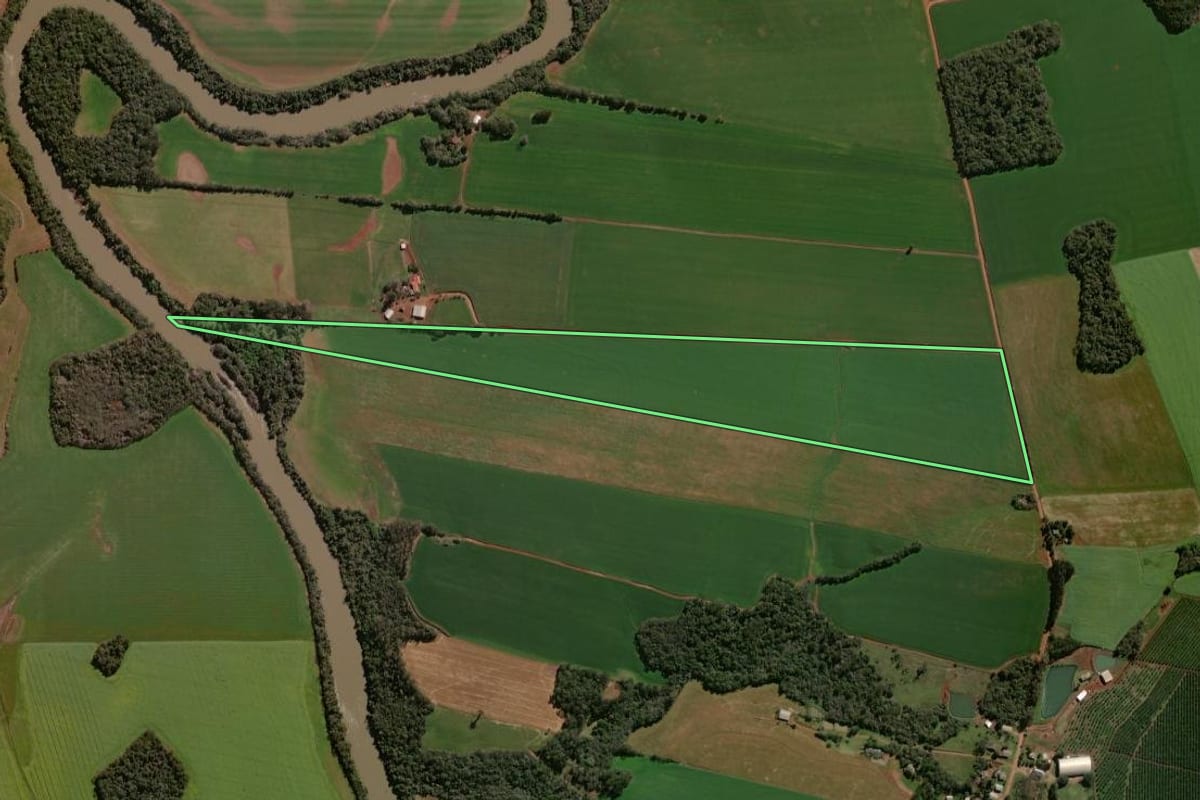 Imagem de satélite do imóvel rural em Espumoso (RS), com o contorno declarado no CAR desenhado por cima.