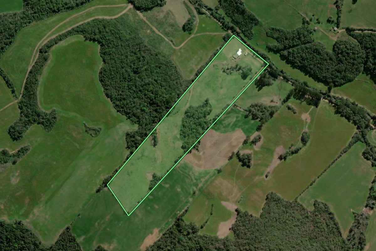 Imagem de satélite do imóvel rural em Espumoso (RS), com o contorno declarado no CAR desenhado por cima.
