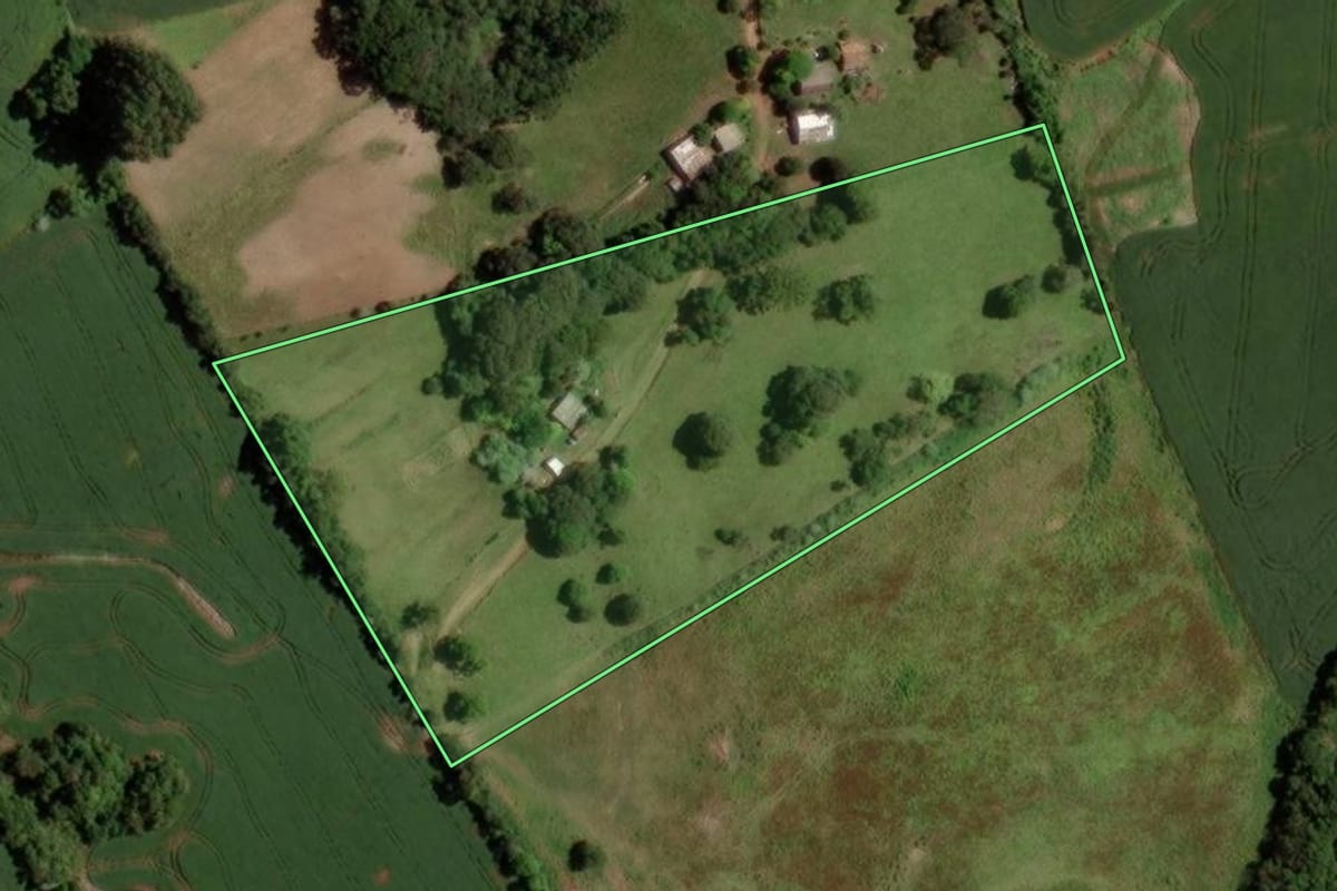 Imagem de satélite do imóvel rural em Espumoso (RS), com o contorno declarado no CAR desenhado por cima.