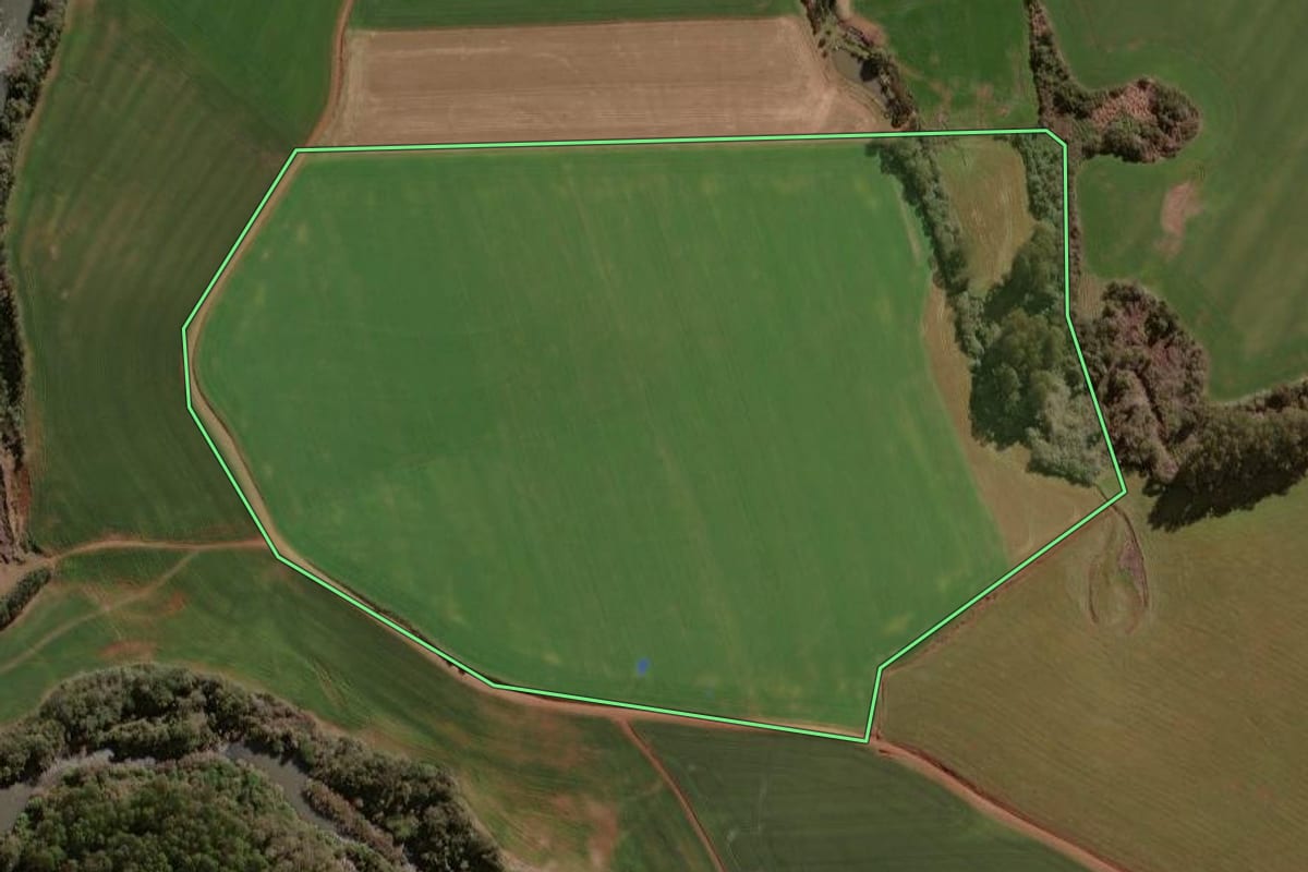 Imagem de satélite do imóvel rural em Espumoso (RS), com o contorno declarado no CAR desenhado por cima.