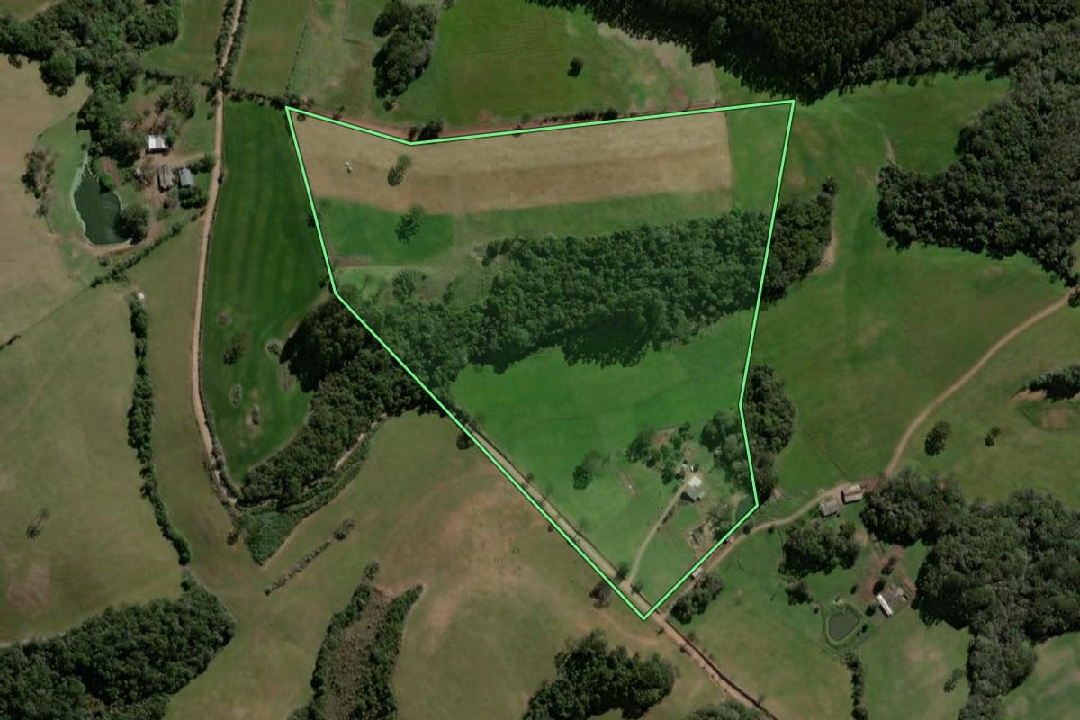 Imagem de satélite do imóvel rural em Espumoso (RS), com o contorno declarado no CAR desenhado por cima.
