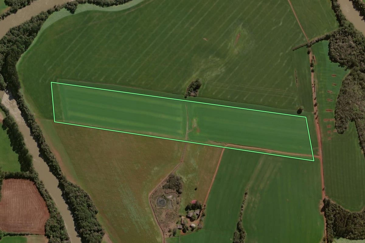 Imagem de satélite do imóvel rural em Espumoso (RS), com o contorno declarado no CAR desenhado por cima.