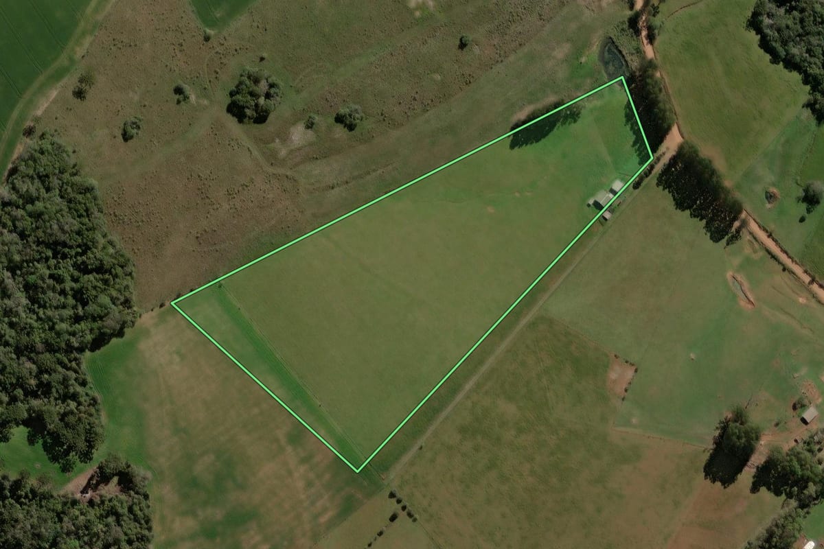 Imagem de satélite do imóvel rural em Espumoso (RS), com o contorno declarado no CAR desenhado por cima.
