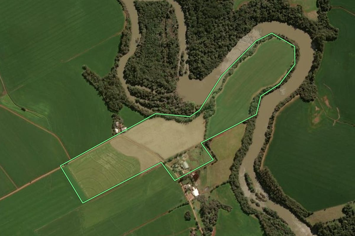 Imagem de satélite do imóvel rural em Espumoso (RS), com o contorno declarado no CAR desenhado por cima.
