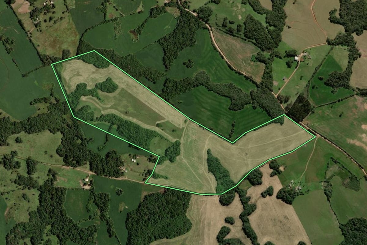 Imagem de satélite do imóvel rural em Espumoso (RS), com o contorno declarado no CAR desenhado por cima.