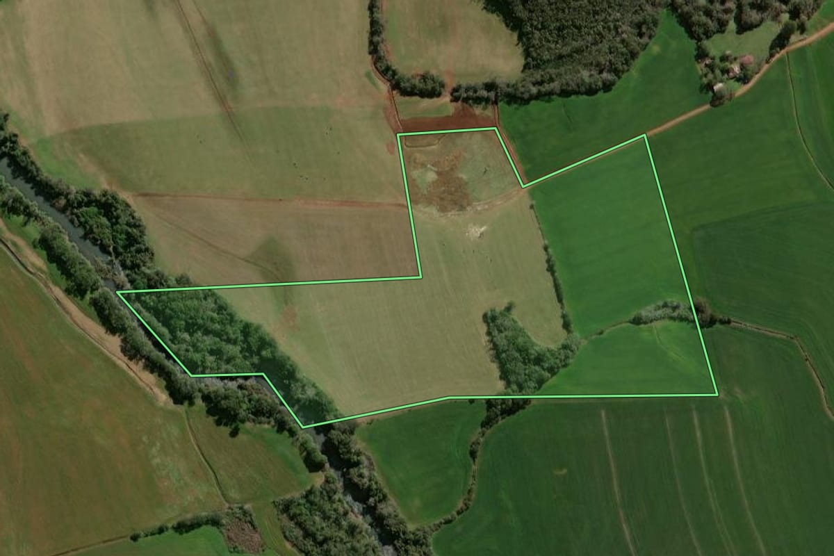 Imagem de satélite do imóvel rural em Espumoso (RS), com o contorno declarado no CAR desenhado por cima.