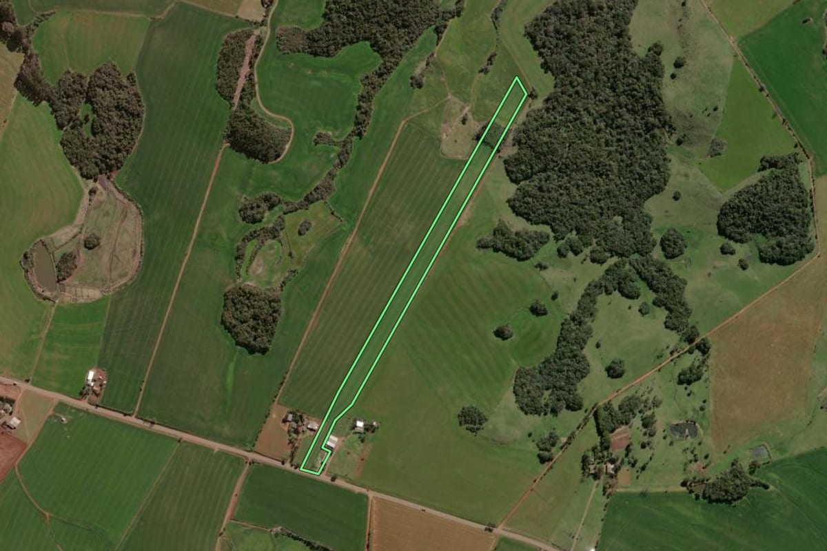 Imagem de satélite do imóvel rural em Espumoso (RS), com o contorno declarado no CAR desenhado por cima.