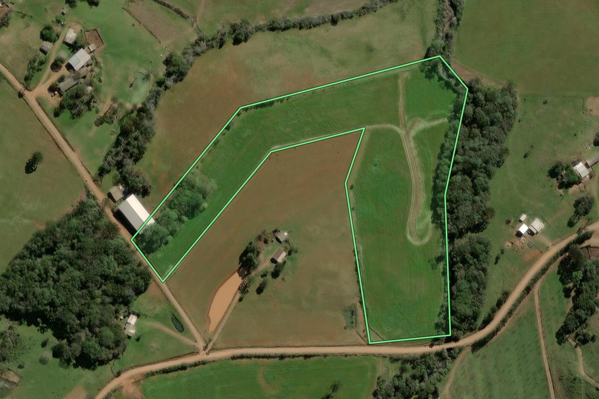 Imagem de satélite do imóvel rural em Espumoso (RS), com o contorno declarado no CAR desenhado por cima.