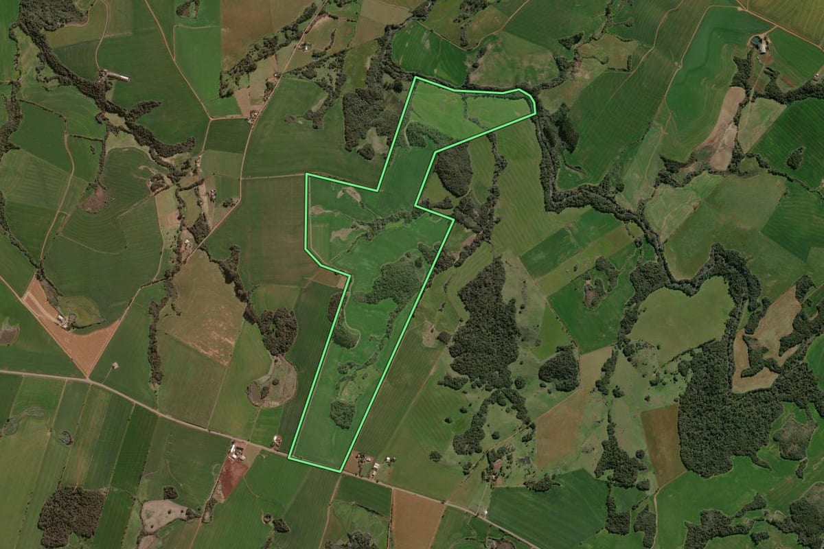 Imagem de satélite do imóvel rural em Espumoso (RS), com o contorno declarado no CAR desenhado por cima.