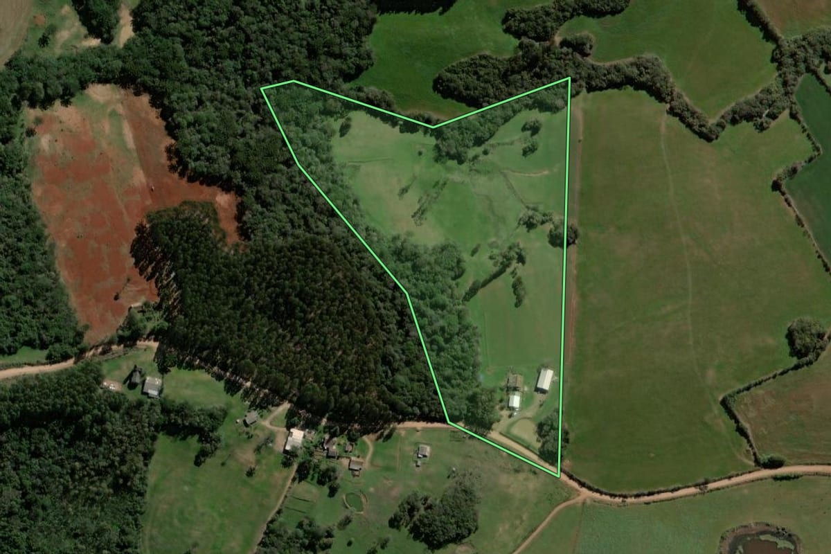 Imagem de satélite do imóvel rural em Espumoso (RS), com o contorno declarado no CAR desenhado por cima.