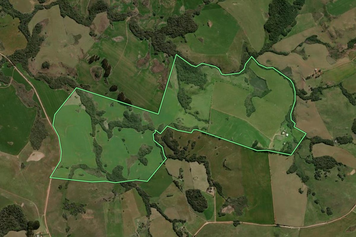 Imagem de satélite do imóvel rural em Espumoso (RS), com o contorno declarado no CAR desenhado por cima.