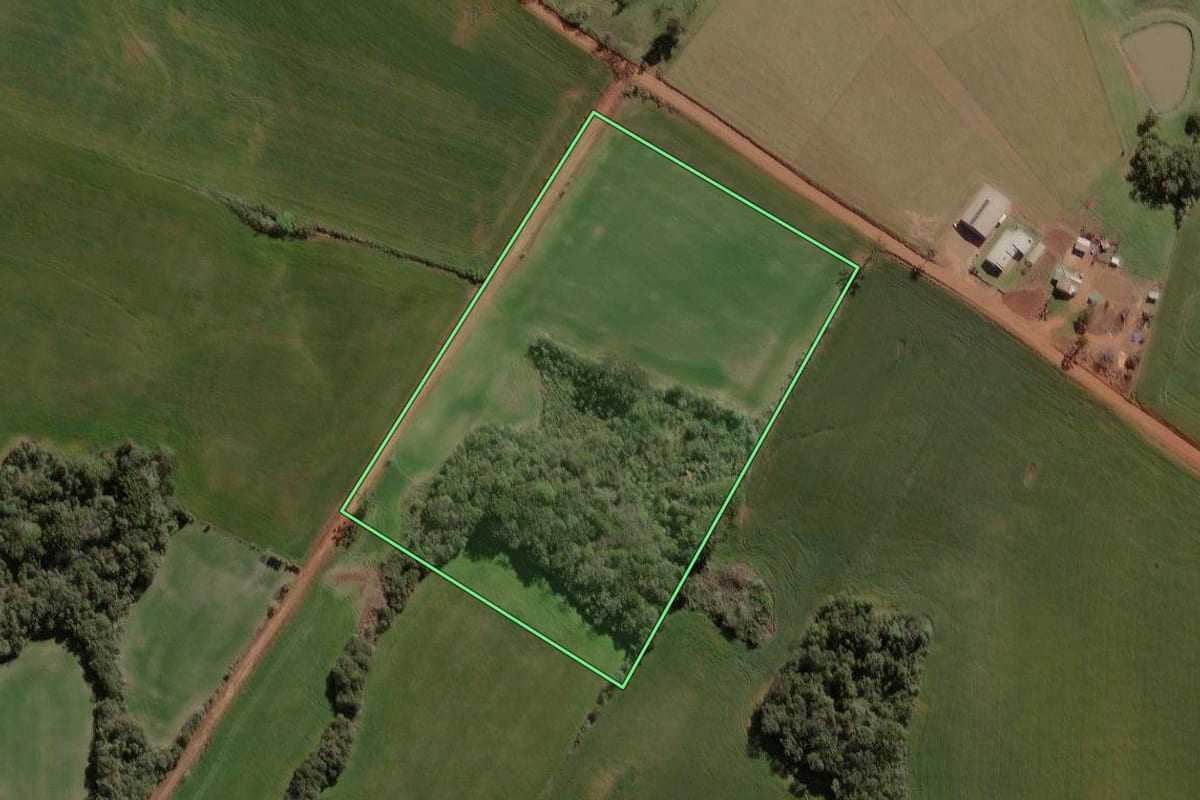 Imagem de satélite do imóvel rural em Espumoso (RS), com o contorno declarado no CAR desenhado por cima.