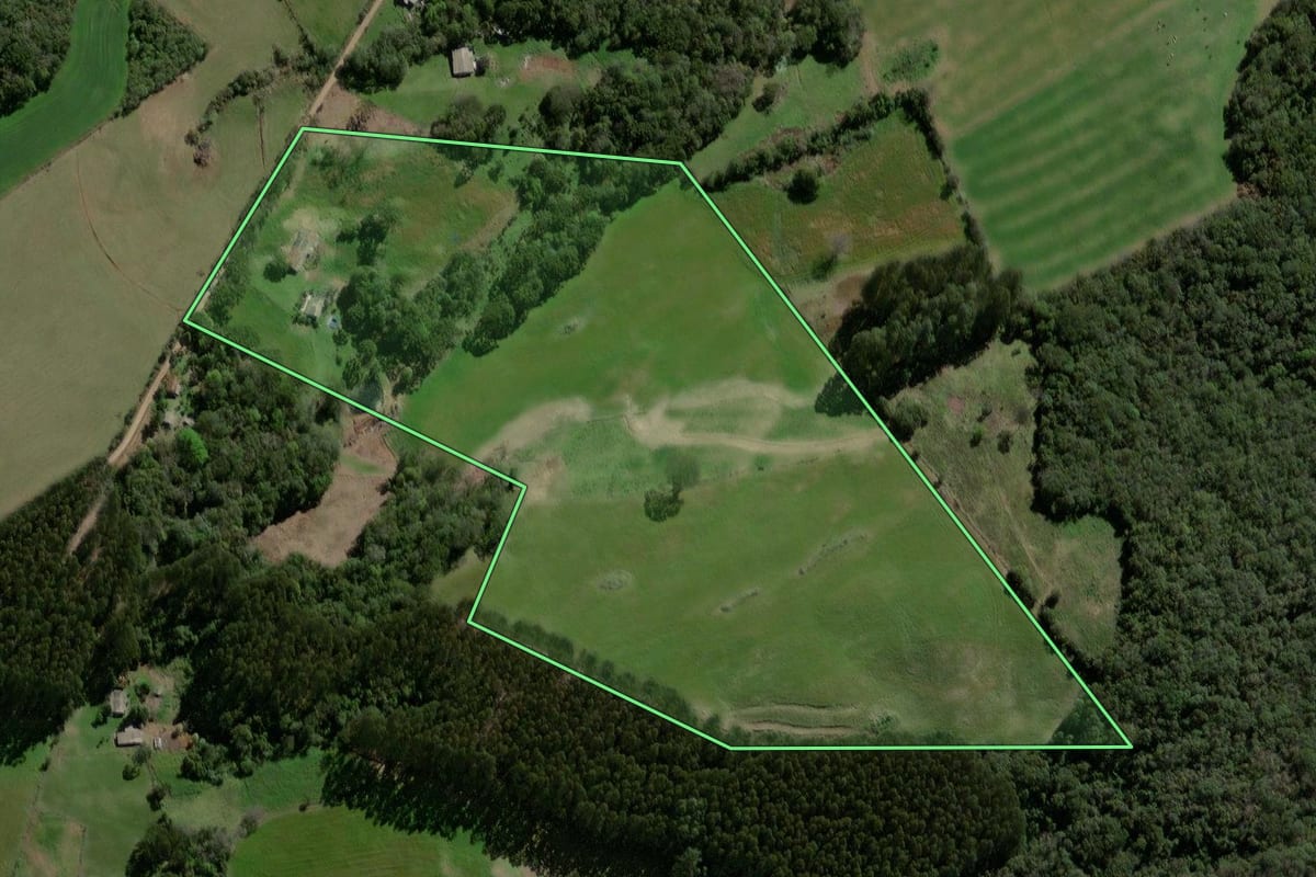 Imagem de satélite do imóvel rural em Espumoso (RS), com o contorno declarado no CAR desenhado por cima.
