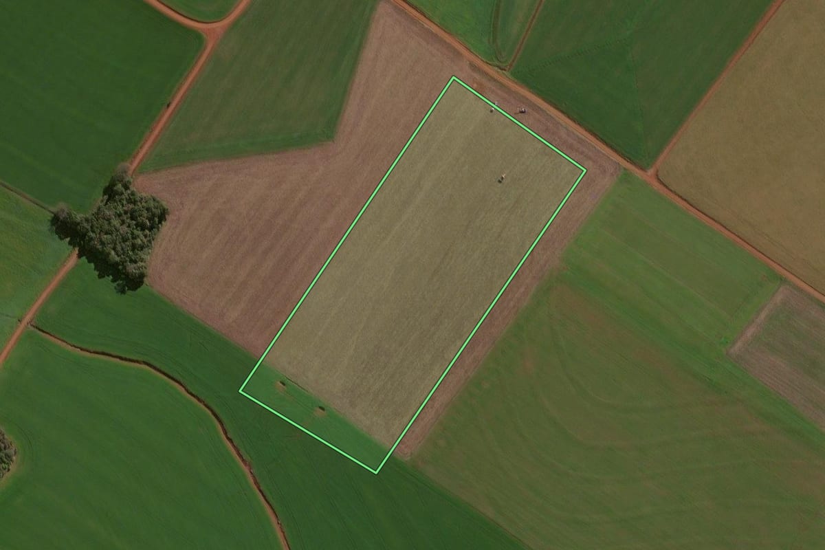 Imagem de satélite do imóvel rural em Espumoso (RS), com o contorno declarado no CAR desenhado por cima.
