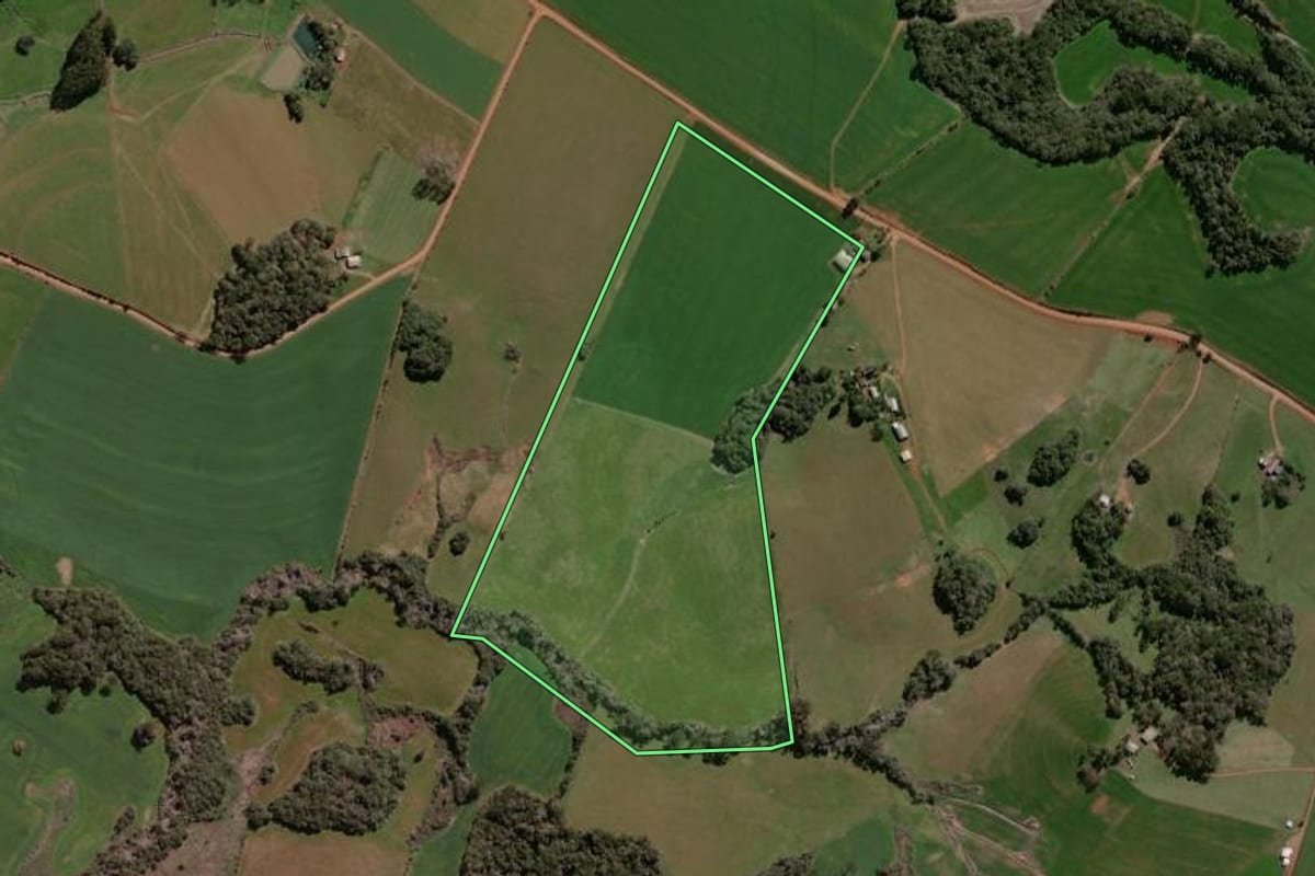 Imagem de satélite do imóvel rural em Espumoso (RS), com o contorno declarado no CAR desenhado por cima.