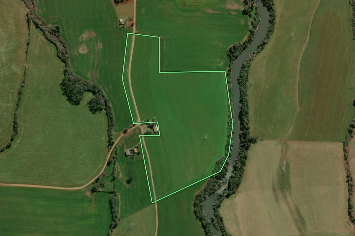 Imagem de satélite do imóvel rural em Espumoso (RS), com o contorno declarado no CAR desenhado por cima.