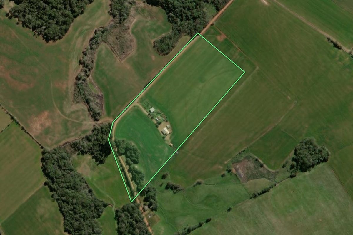 Imagem de satélite do imóvel rural em Espumoso (RS), com o contorno declarado no CAR desenhado por cima.