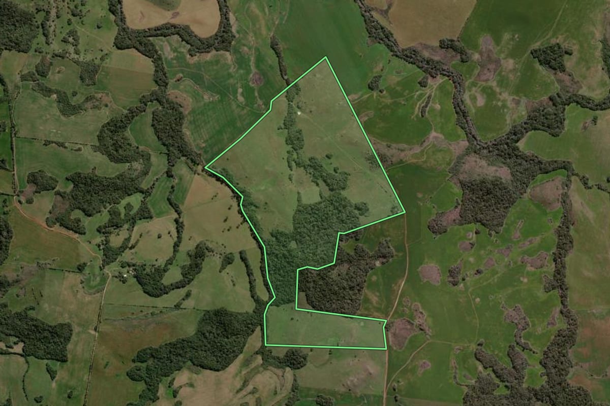 Imagem de satélite do imóvel rural em Espumoso (RS), com o contorno declarado no CAR desenhado por cima.