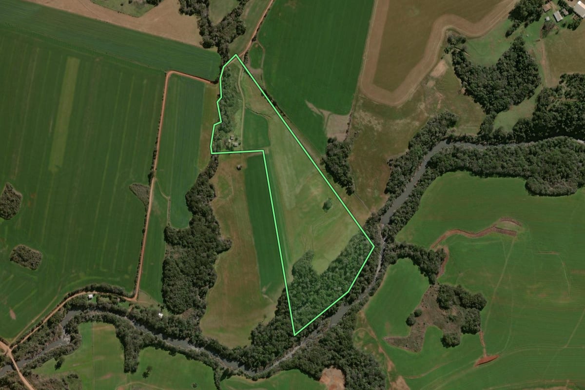 Imagem de satélite do imóvel rural em Espumoso (RS), com o contorno declarado no CAR desenhado por cima.