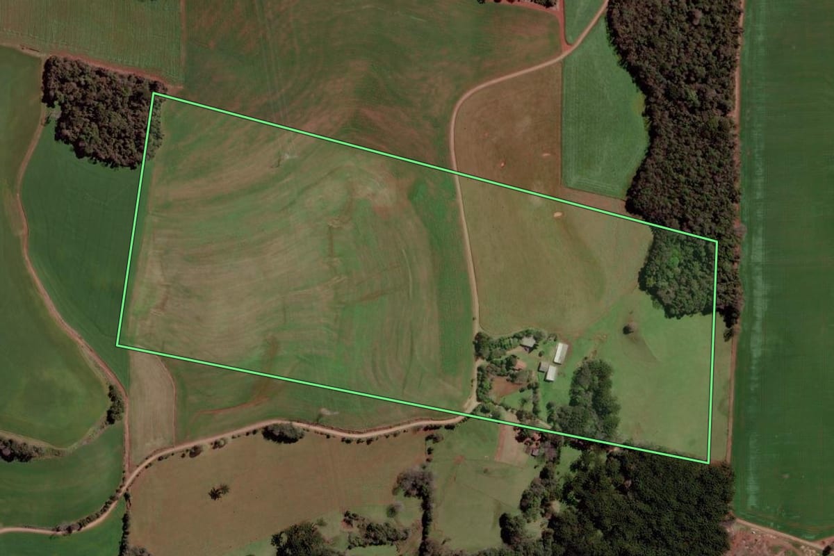Imagem de satélite do imóvel rural em Estação (RS), com o contorno declarado no CAR desenhado por cima.