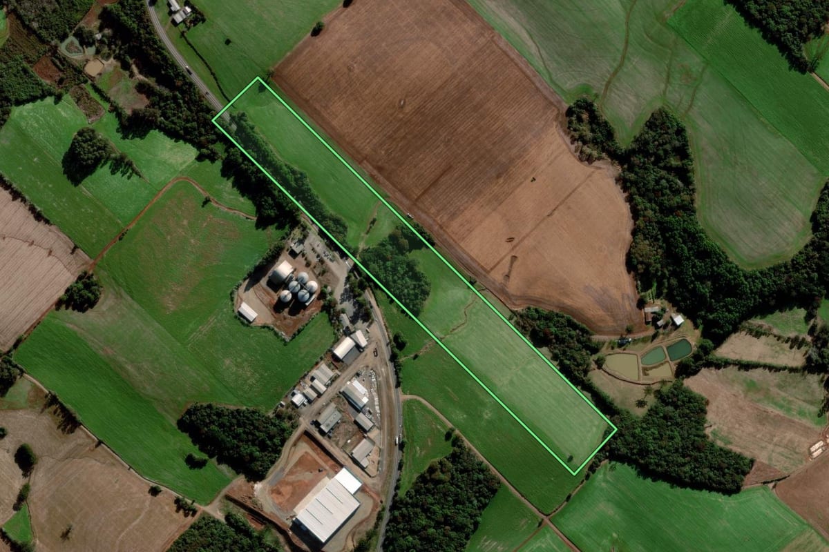 Imagem de satélite do imóvel rural em Estação (RS), com o contorno declarado no CAR desenhado por cima.