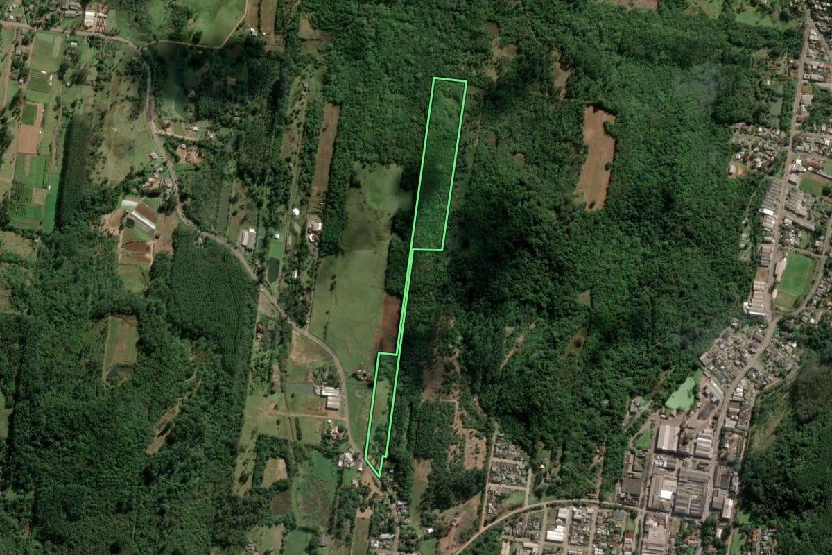 Imagem de satélite do imóvel rural em Estância Velha (RS), com o contorno declarado no CAR desenhado por cima.