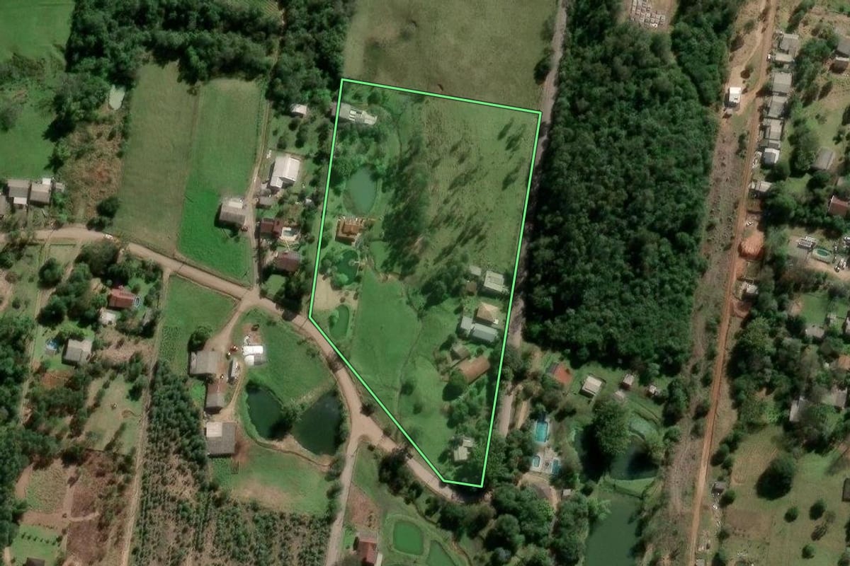Imagem de satélite do imóvel rural em Estância Velha (RS), com o contorno declarado no CAR desenhado por cima.