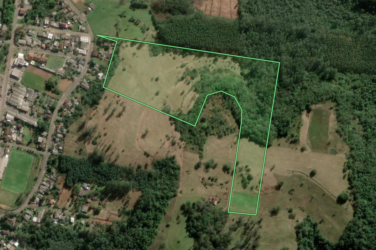 Imagem de satélite do imóvel rural em Estância Velha (RS), com o contorno declarado no CAR desenhado por cima.