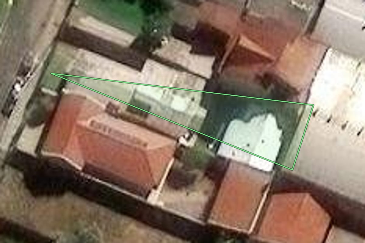 Imagem de satélite do imóvel rural em Esteio (RS), com o contorno declarado no CAR desenhado por cima.