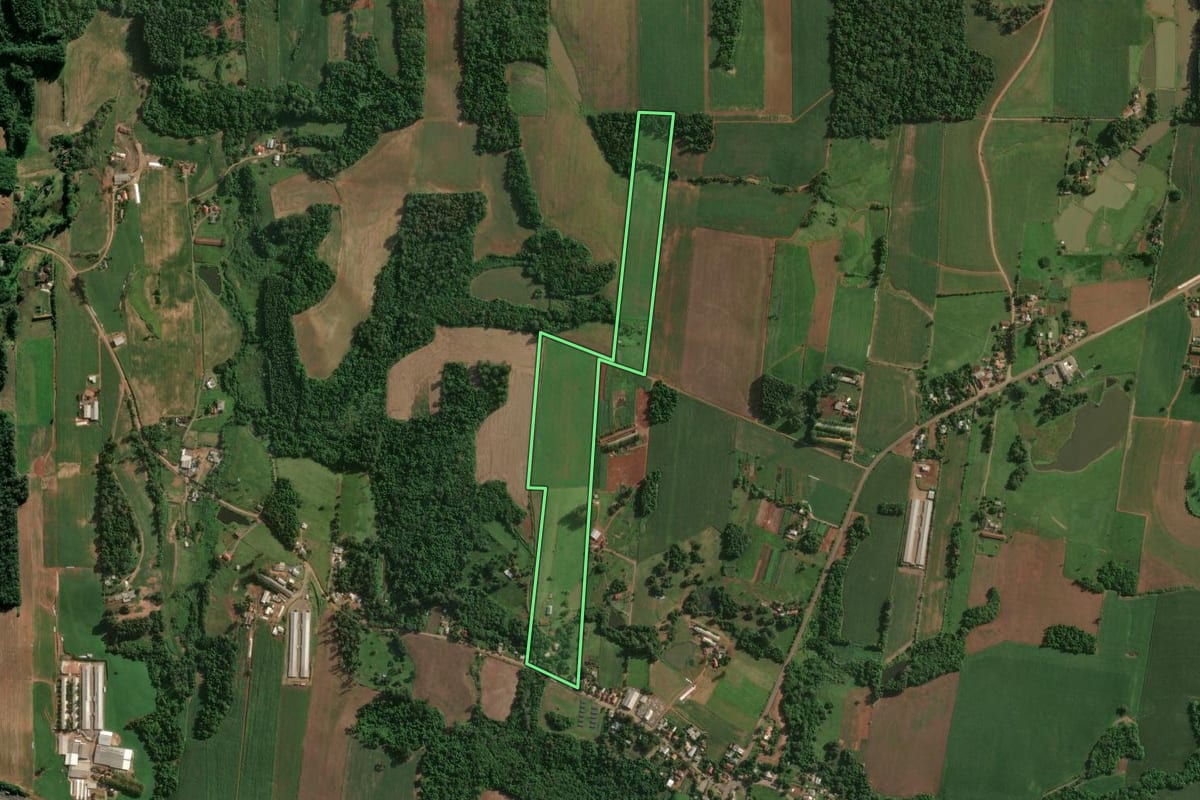 Imagem de satélite do imóvel rural em Estrela (RS), com o contorno declarado no CAR desenhado por cima.