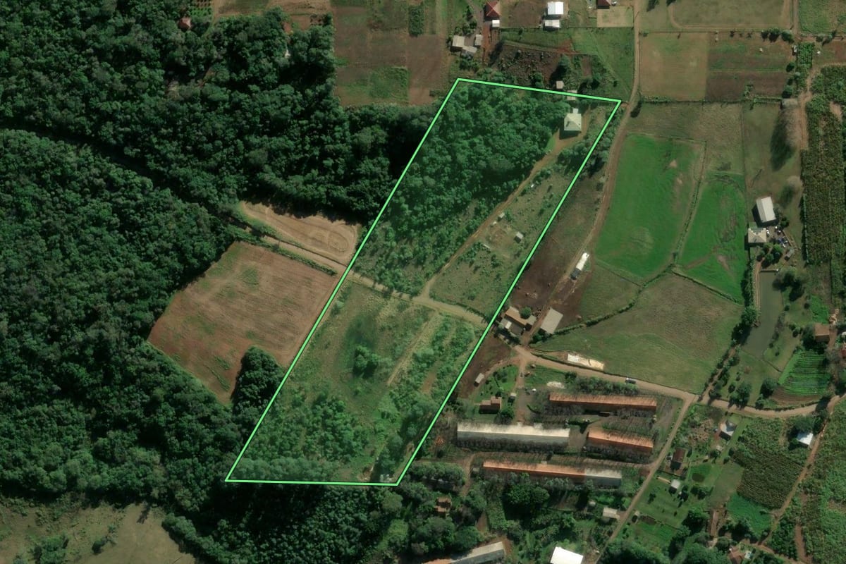 Imagem de satélite do imóvel rural em Estrela (RS), com o contorno declarado no CAR desenhado por cima.