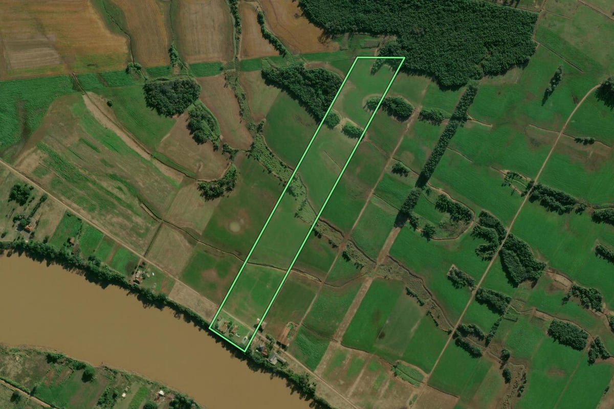 Imagem de satélite do imóvel rural em Estrela (RS), com o contorno declarado no CAR desenhado por cima.