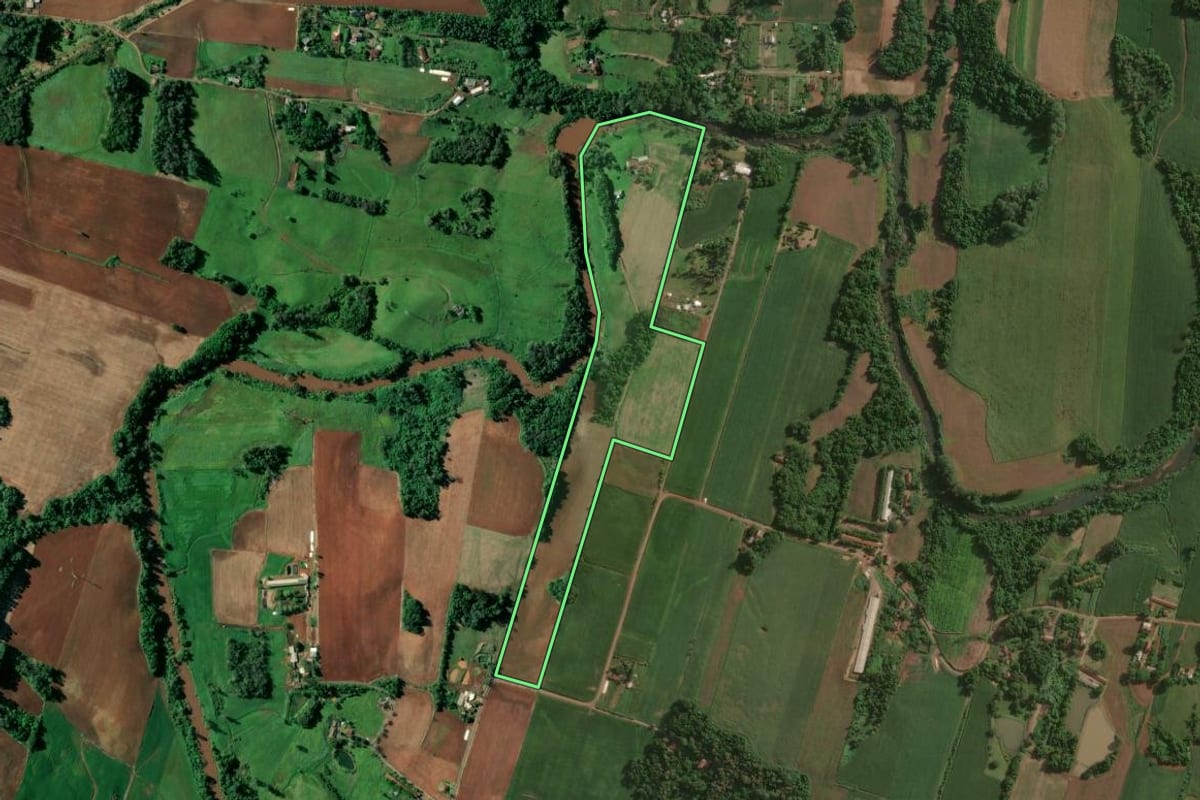 Imagem de satélite do imóvel rural em Estrela (RS), com o contorno declarado no CAR desenhado por cima.
