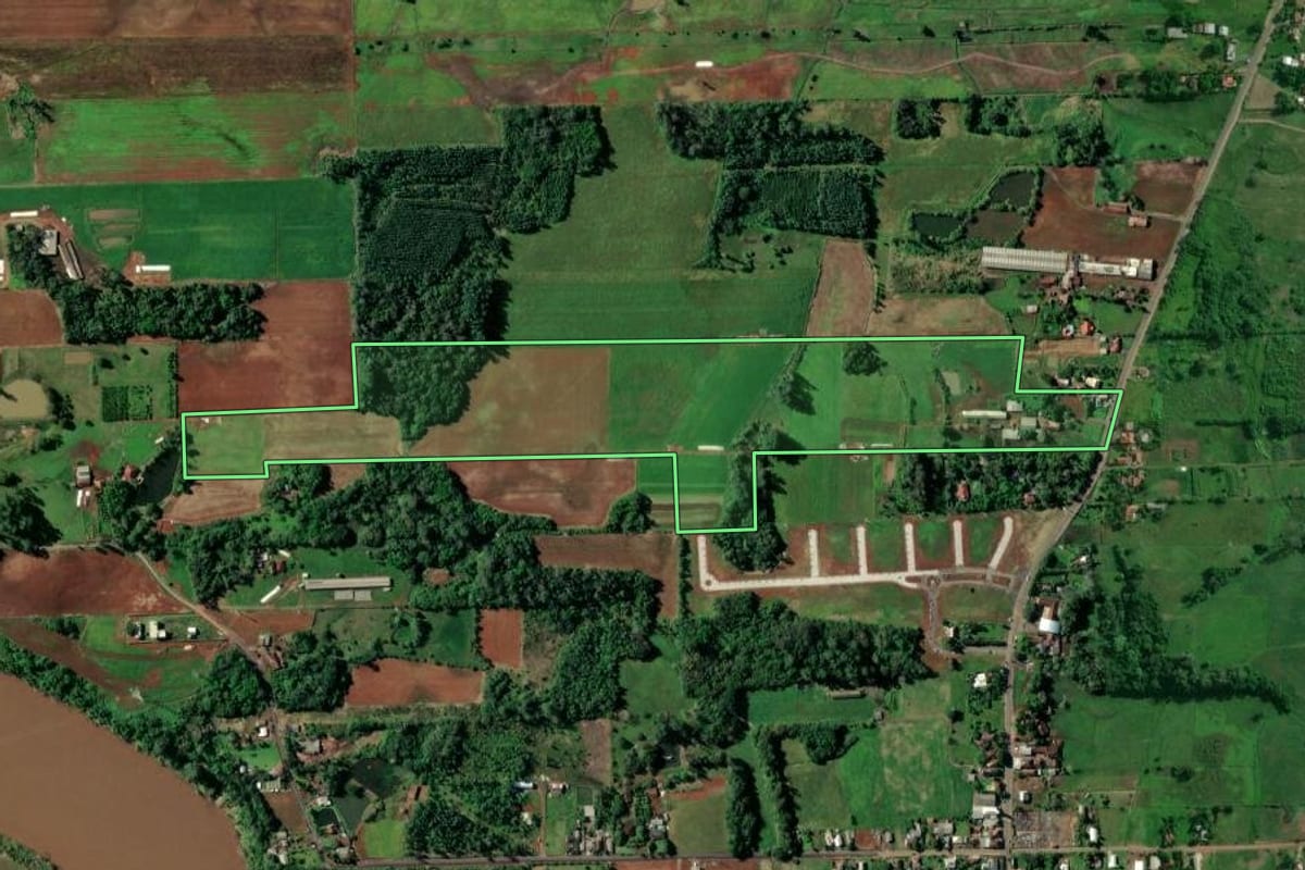 Imagem de satélite do imóvel rural em Estrela (RS), com o contorno declarado no CAR desenhado por cima.