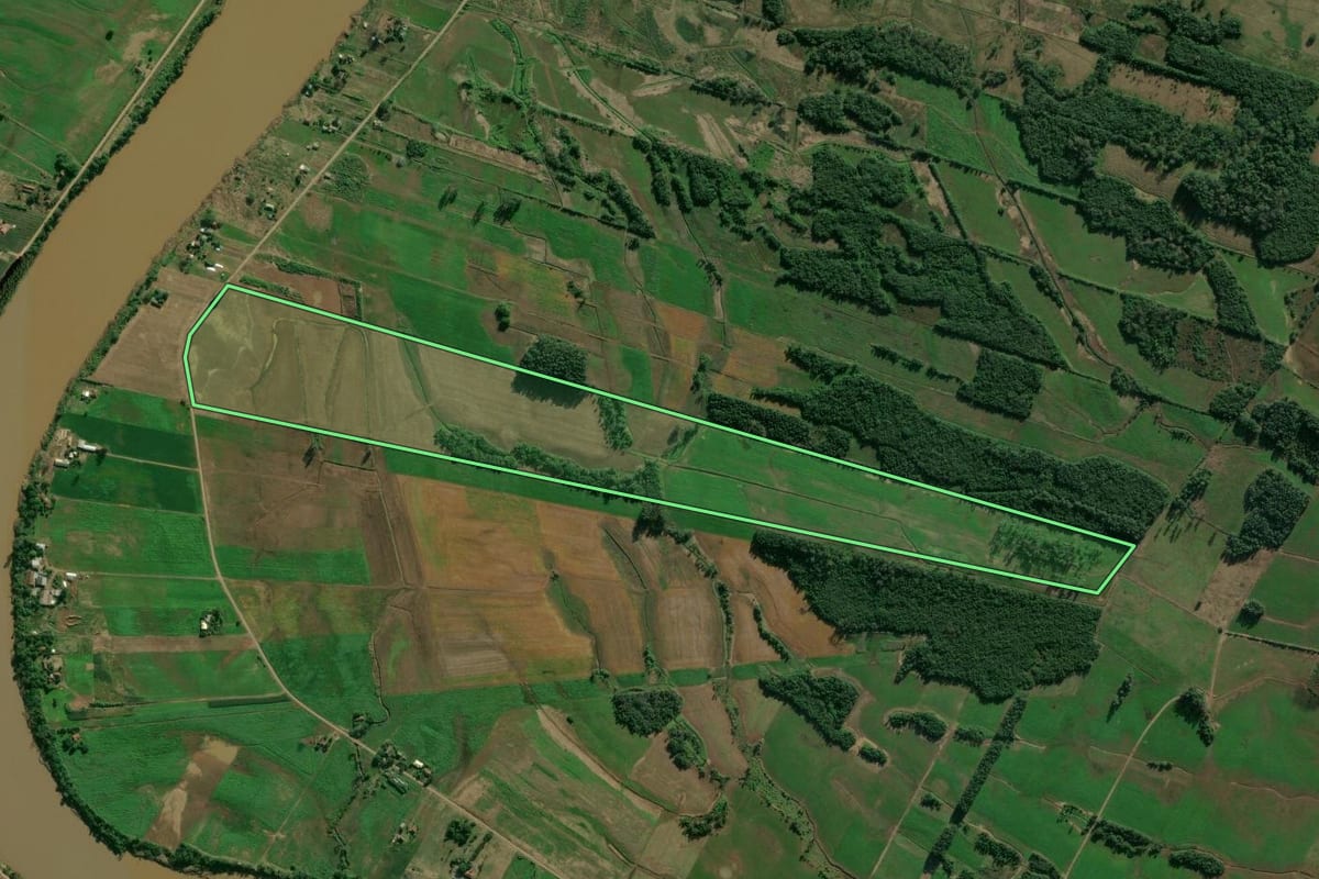 Imagem de satélite do imóvel rural em Estrela (RS), com o contorno declarado no CAR desenhado por cima.