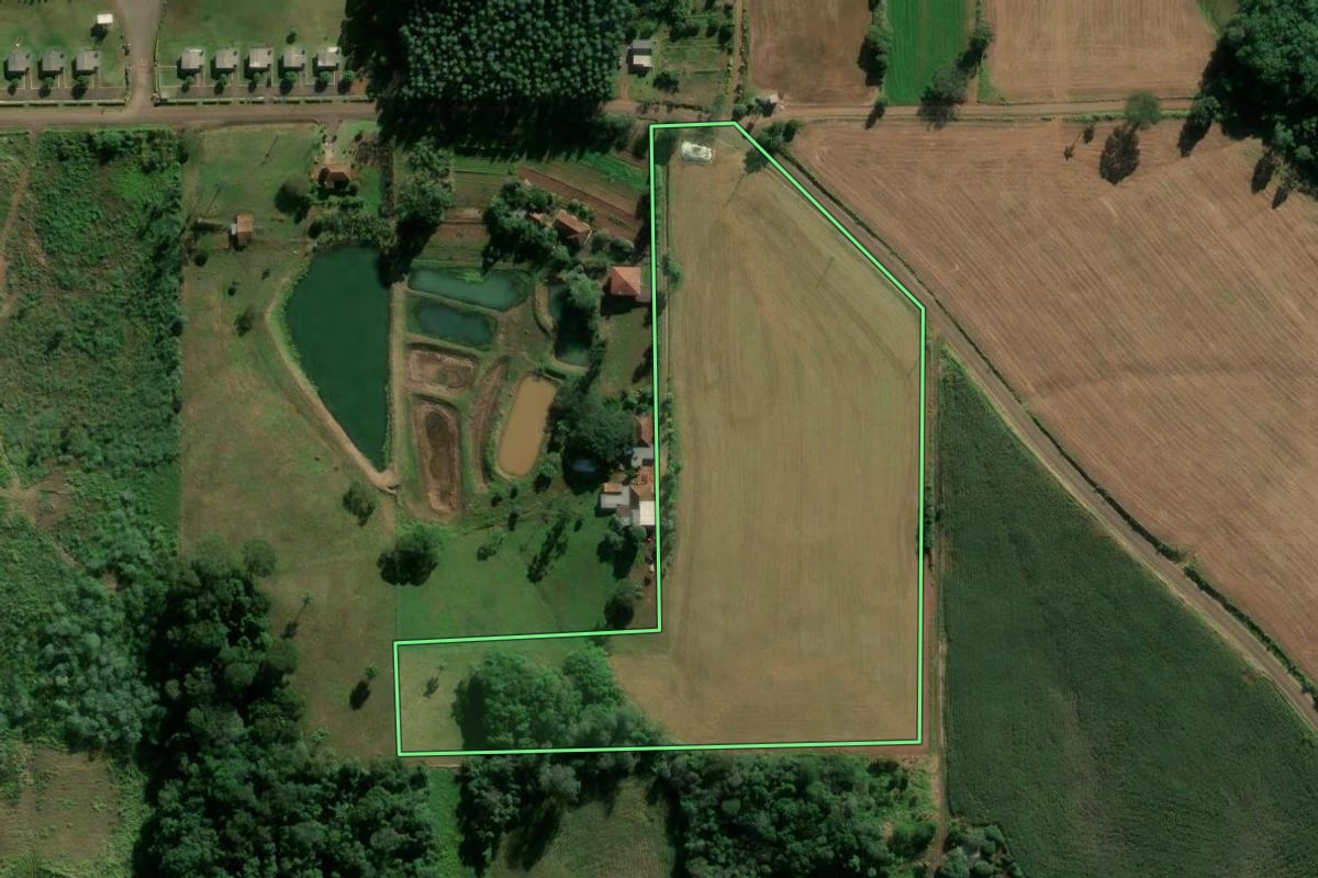 Imagem de satélite do imóvel rural em Estrela (RS), com o contorno declarado no CAR desenhado por cima.