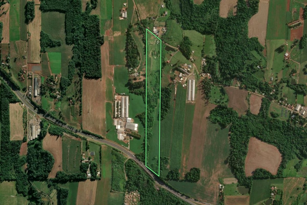 Imagem de satélite do imóvel rural em Estrela (RS), com o contorno declarado no CAR desenhado por cima.