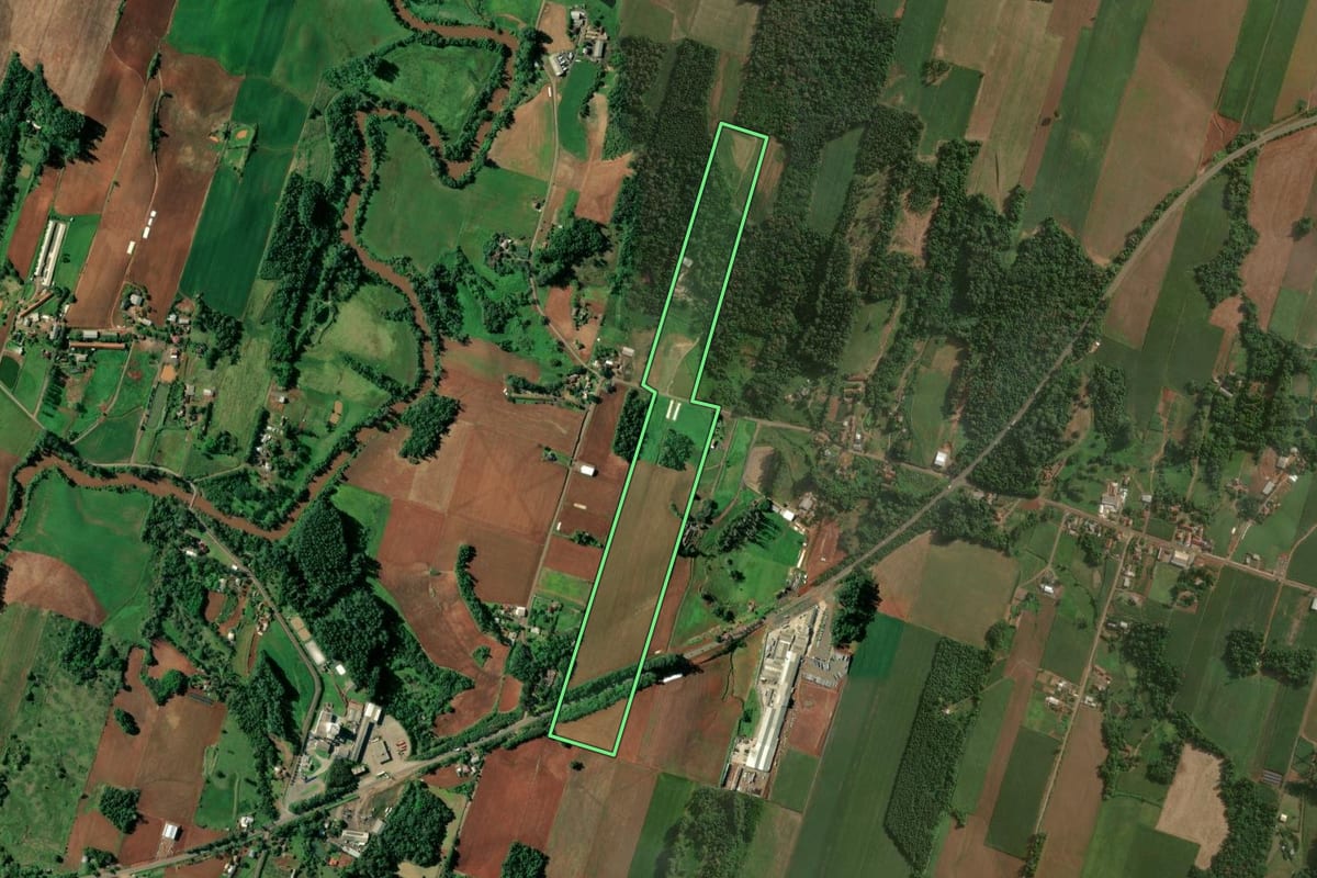 Imagem de satélite do imóvel rural em Estrela (RS), com o contorno declarado no CAR desenhado por cima.